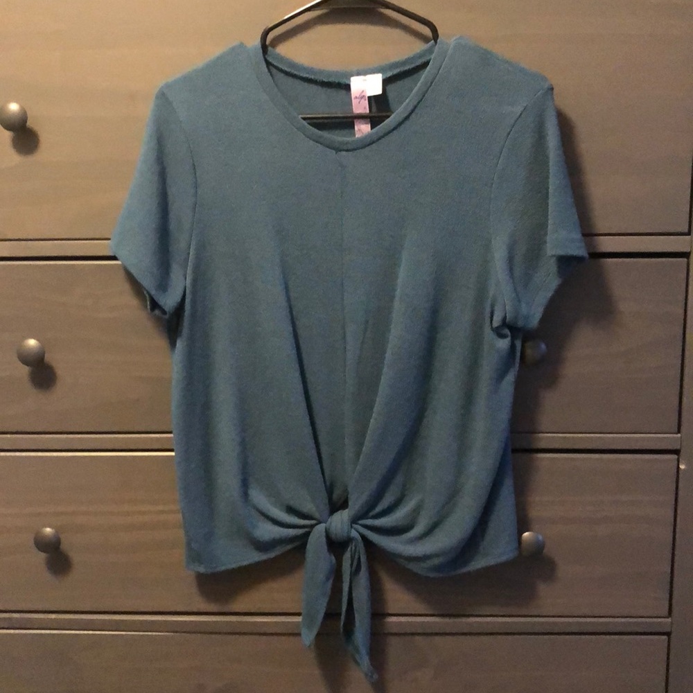 🌟 Blue Knotted Front Tee